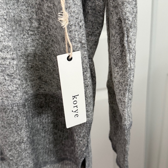 Korye V-Neck High Low Sweater - Picture 3 of 6